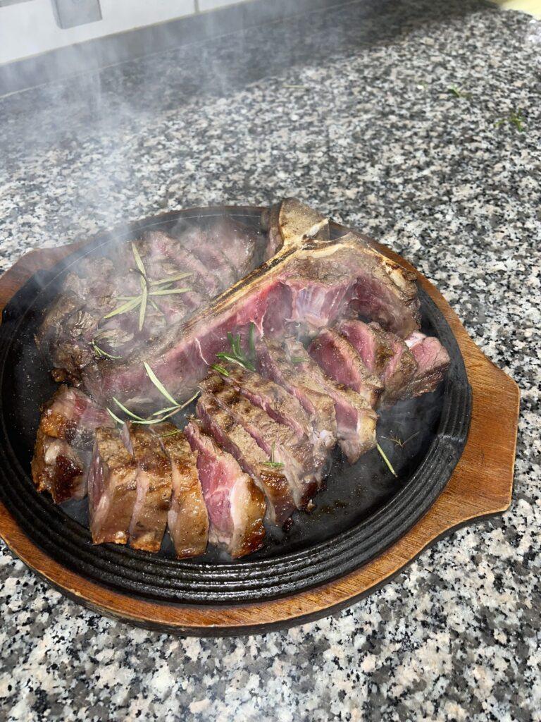 Bistecca T-Bone vom Granitstein