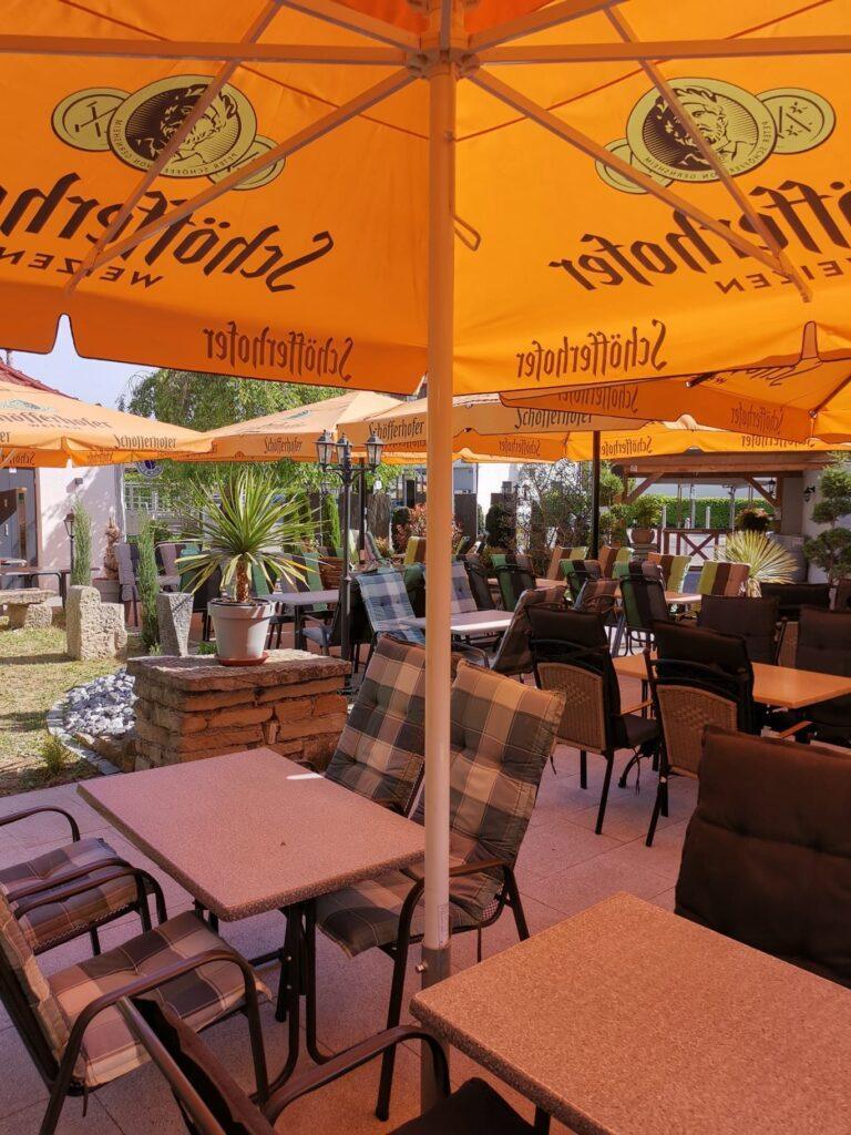 Terrasse mit Yucca